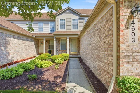 4603 Hunters Circle W