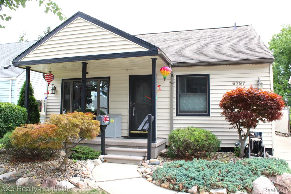 6787 Robinson Avenue Allen Park City, MI 48101