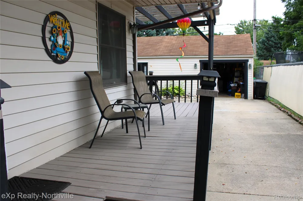 6787 Robinson Avenue Allen Park City, MI 48101