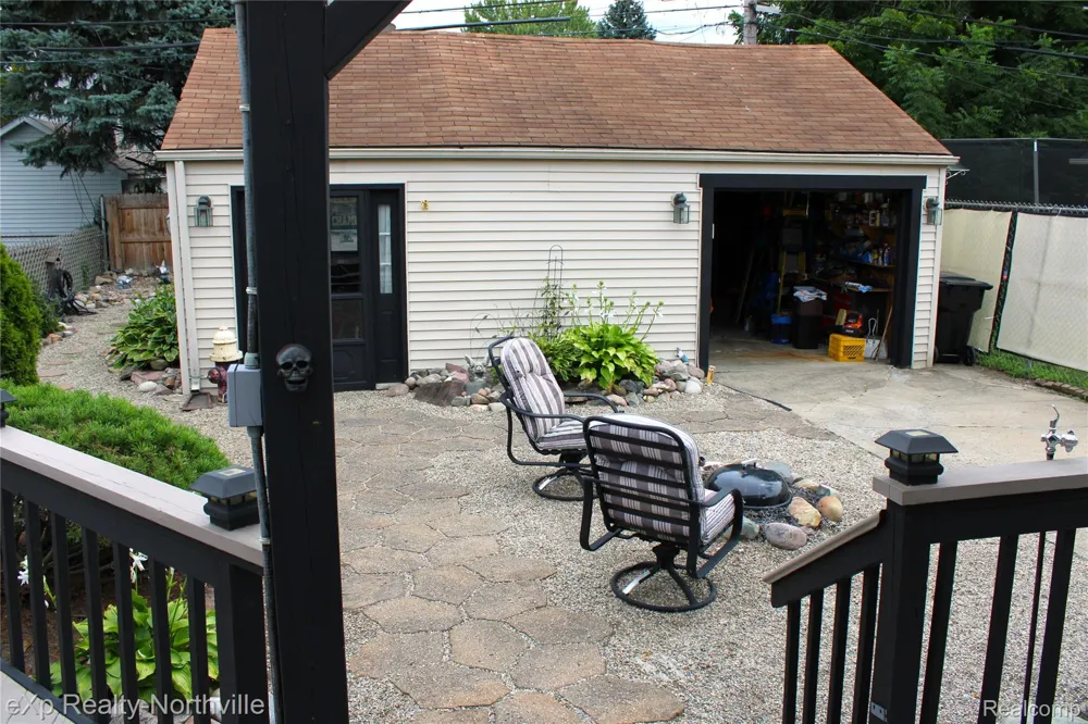 6787 Robinson Avenue Allen Park City, MI 48101