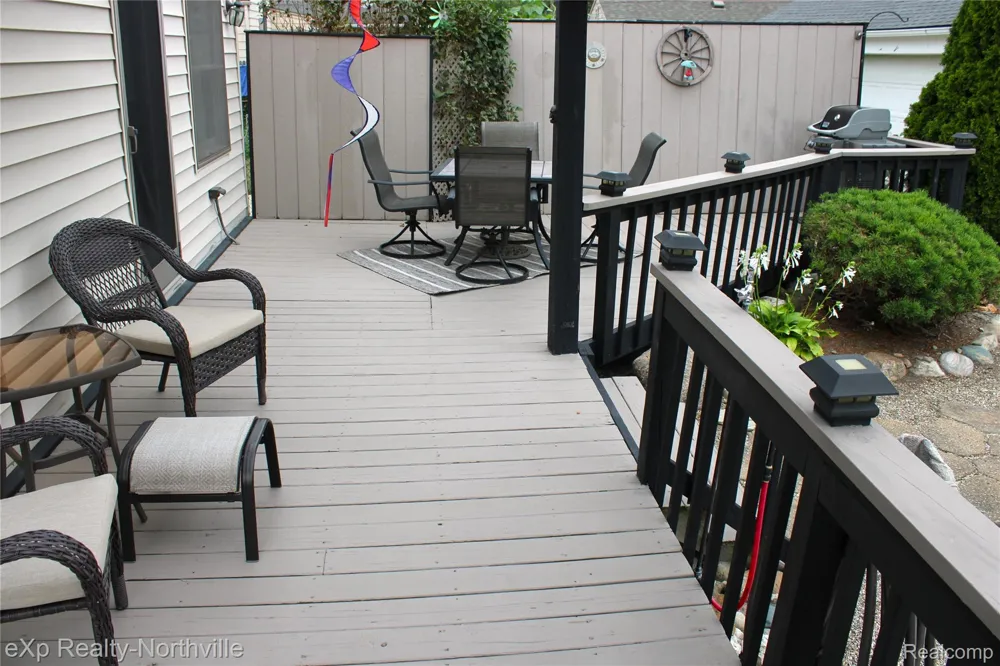 6787 Robinson Avenue Allen Park City, MI 48101