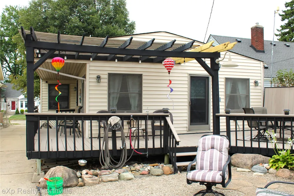 6787 Robinson Avenue Allen Park City, MI 48101
