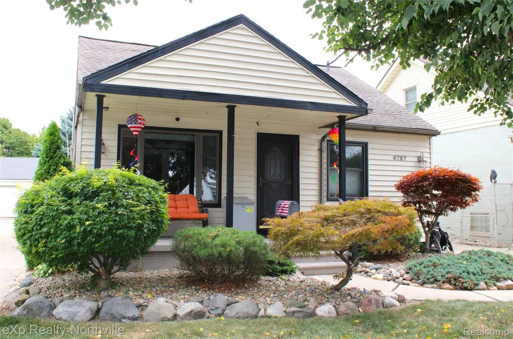 6787 Robinson Avenue Allen Park City, MI 48101