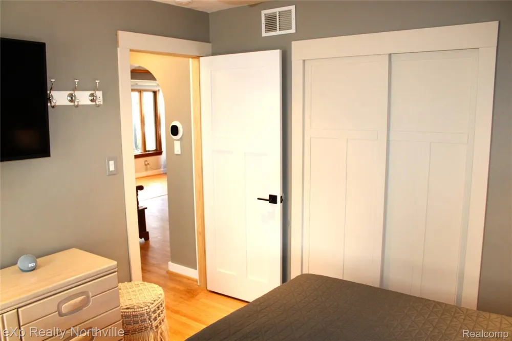 6787 Robinson Avenue Allen Park City, MI 48101
