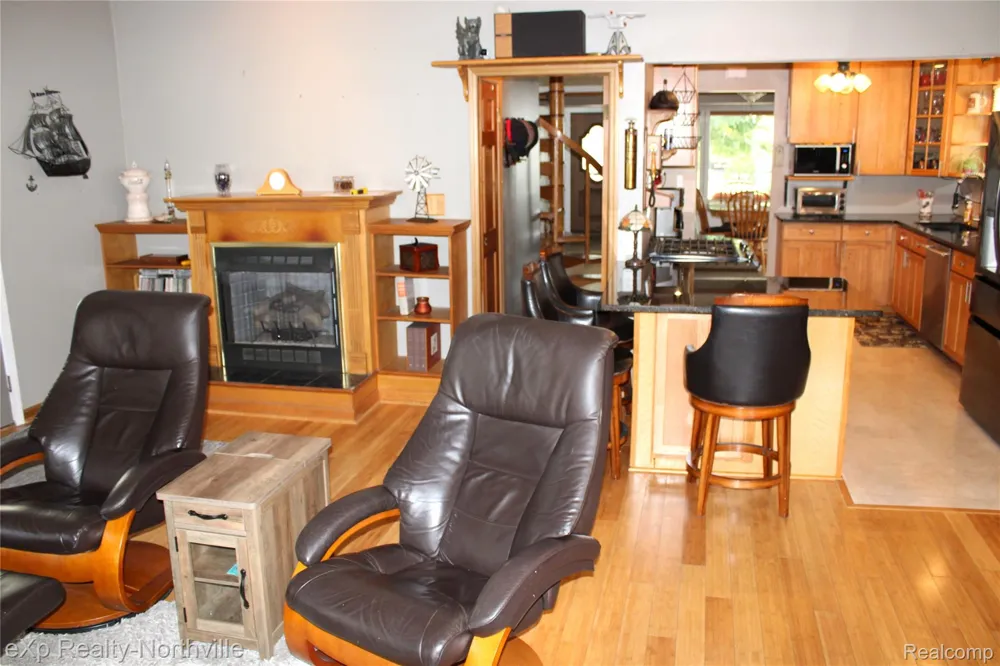 6787 Robinson Avenue Allen Park City, MI 48101