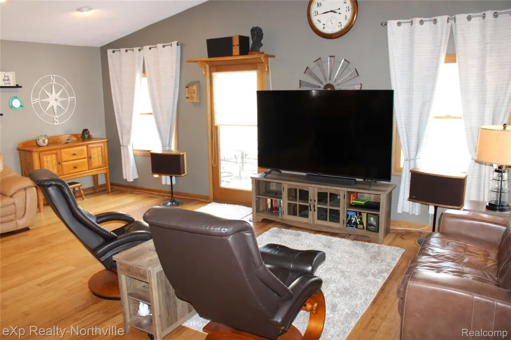 6787 Robinson Avenue Allen Park City, MI 48101