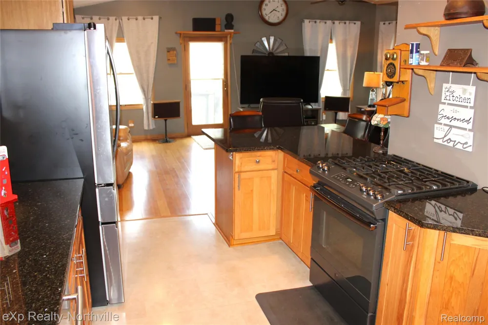6787 Robinson Avenue Allen Park City, MI 48101