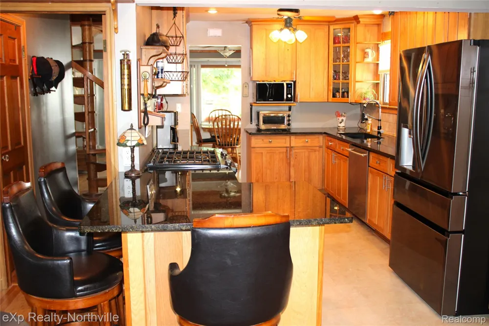 6787 Robinson Avenue Allen Park City, MI 48101