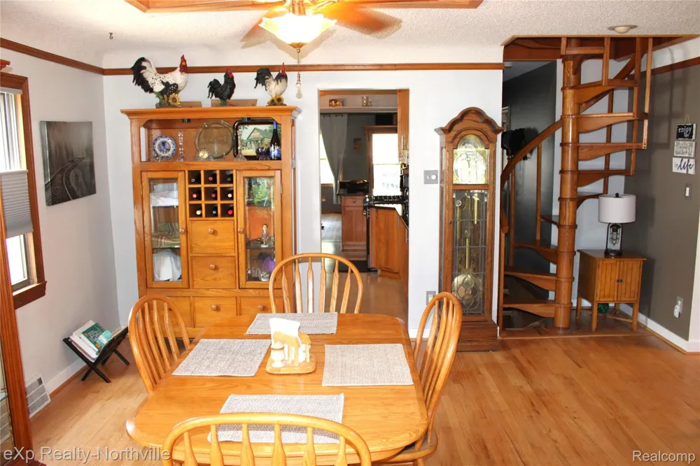 6787 Robinson Avenue Allen Park City, MI 48101