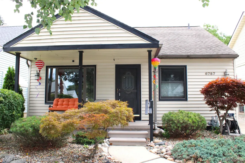 6787 Robinson Avenue Allen Park City, MI 48101