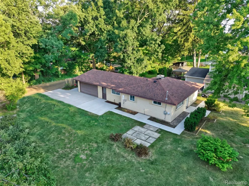 6220 Wertz Springfield Charter Township, MI 48350