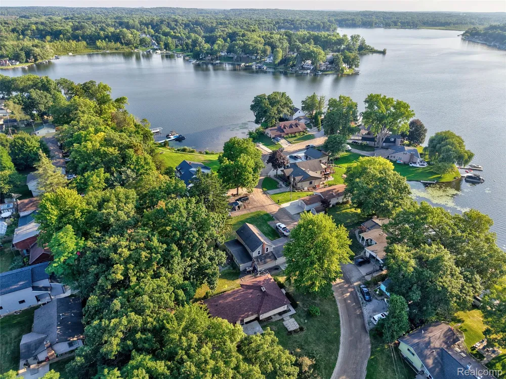 6220 Wertz Springfield Charter Township, MI 48350