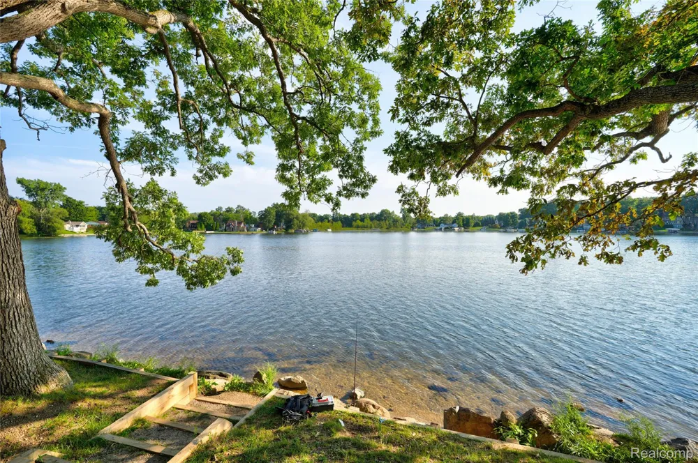 6220 Wertz Springfield Charter Township, MI 48350
