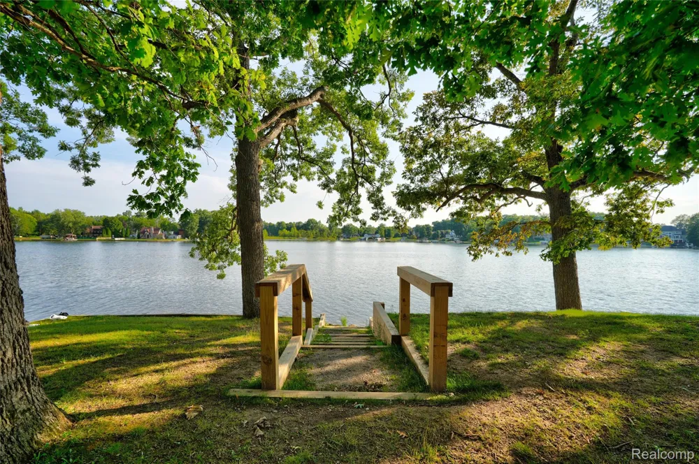 6220 Wertz Springfield Charter Township, MI 48350