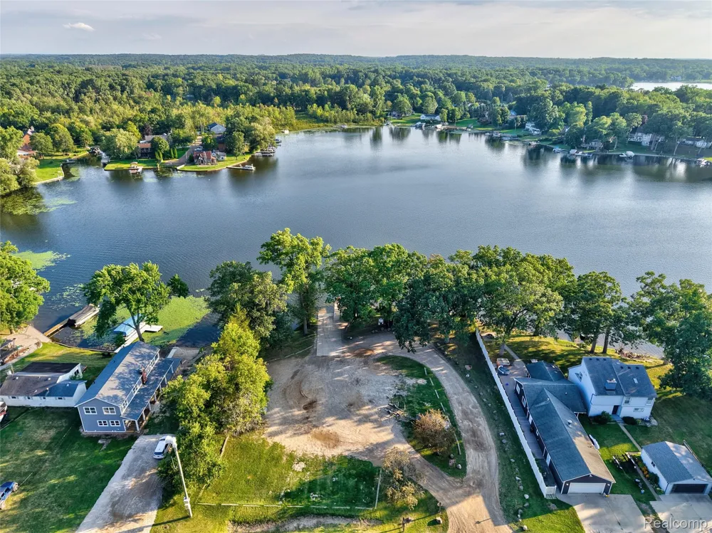 6220 Wertz Springfield Charter Township, MI 48350