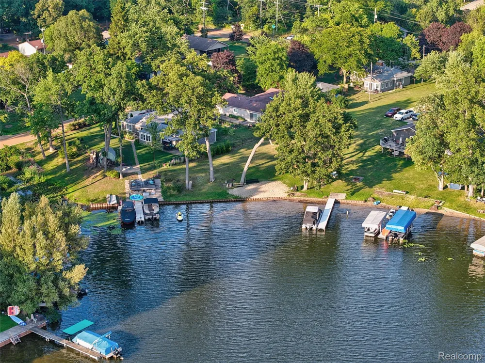 6220 Wertz Springfield Charter Township, MI 48350