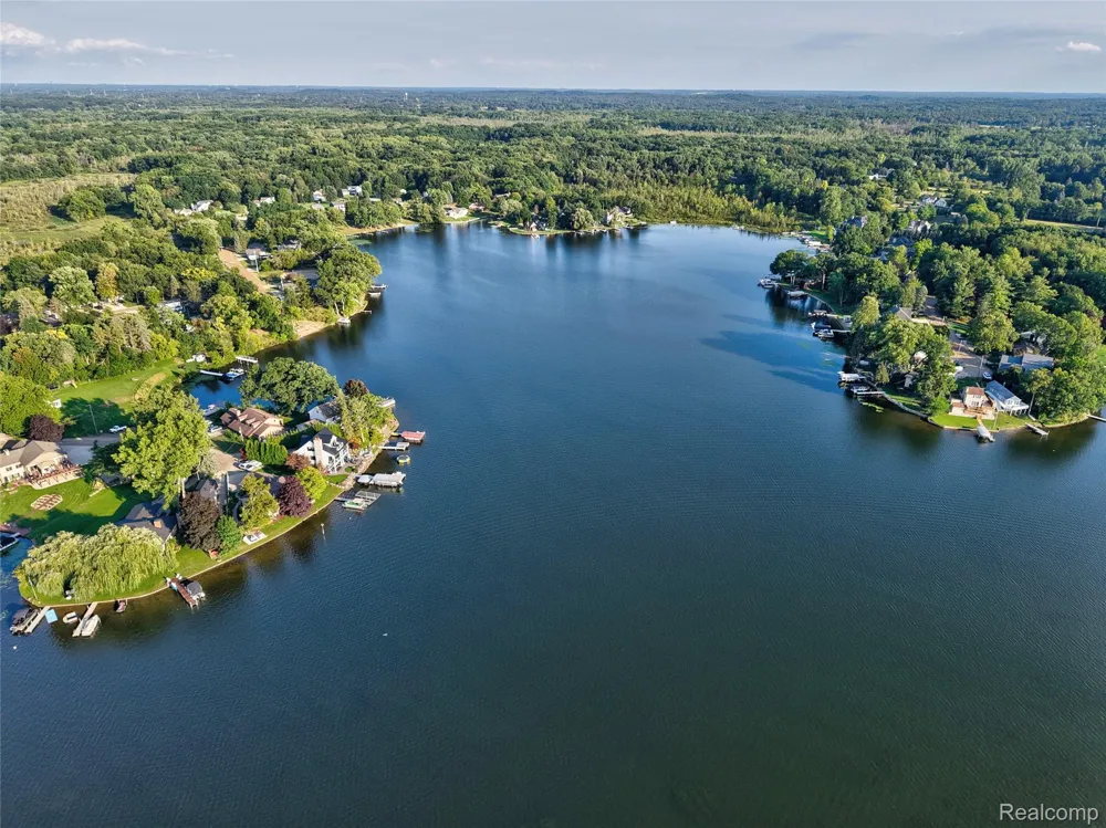6220 Wertz Springfield Charter Township, MI 48350