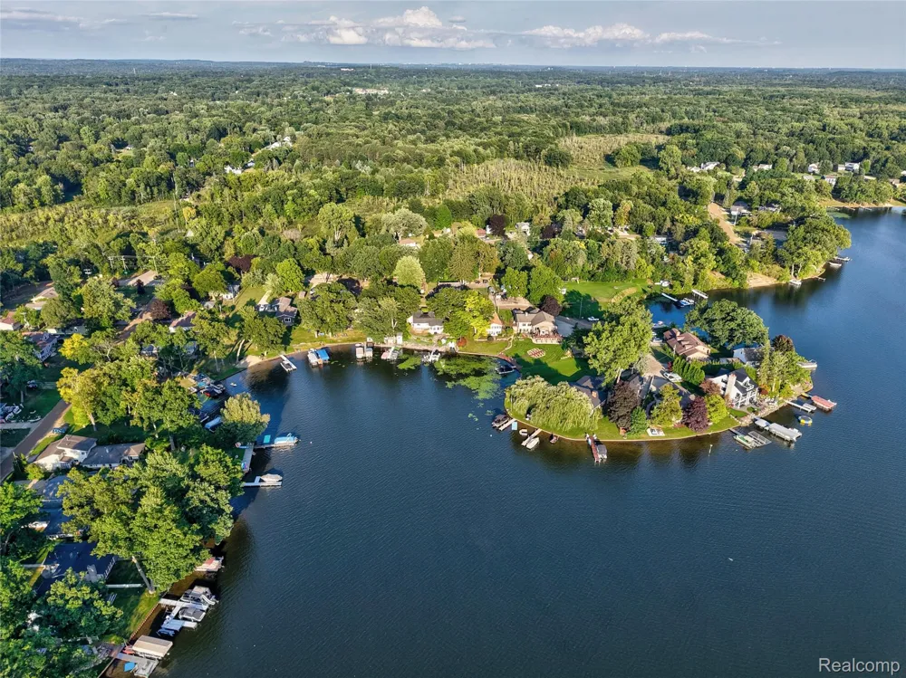 6220 Wertz Springfield Charter Township, MI 48350