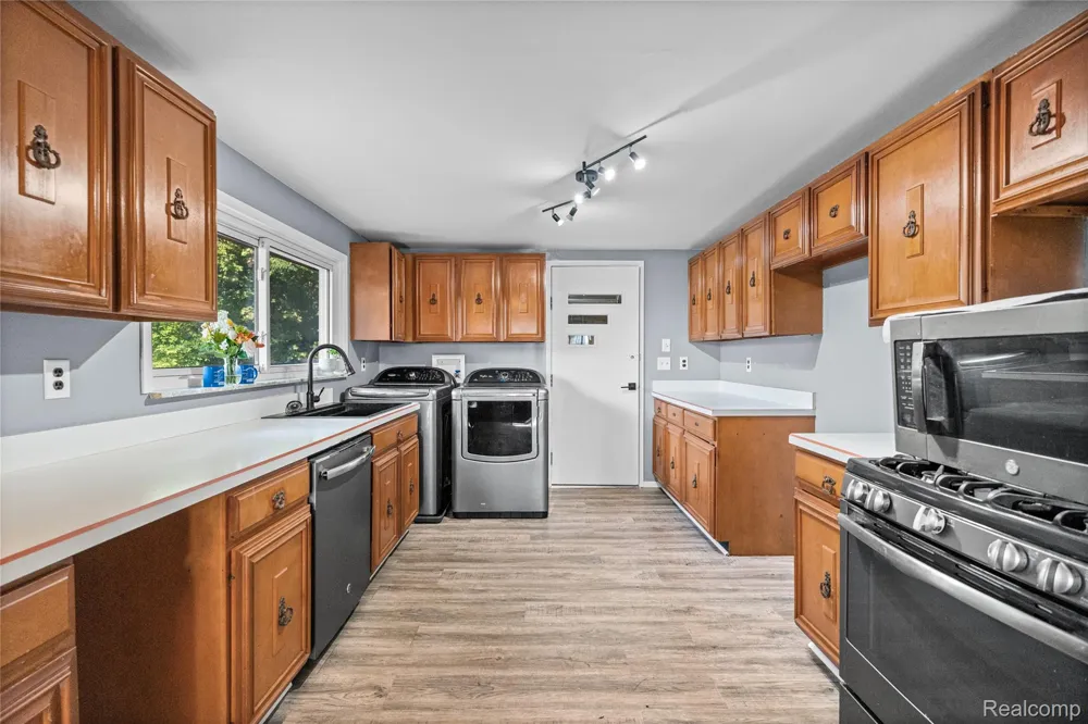 6220 Wertz Springfield Charter Township, MI 48350