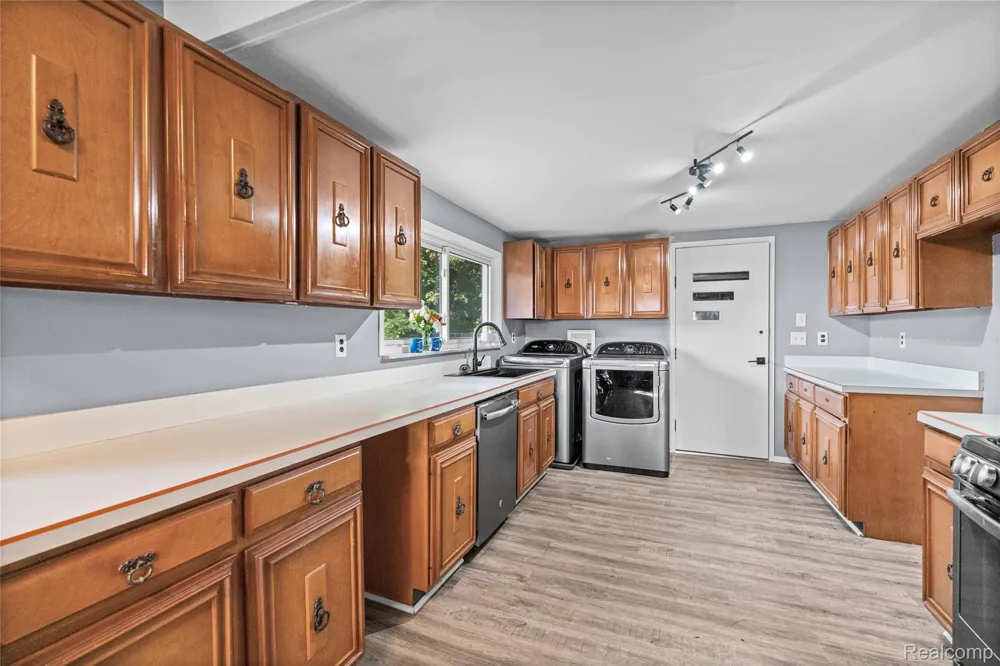 6220 Wertz Springfield Charter Township, MI 48350