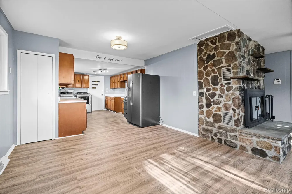6220 Wertz Springfield Charter Township, MI 48350