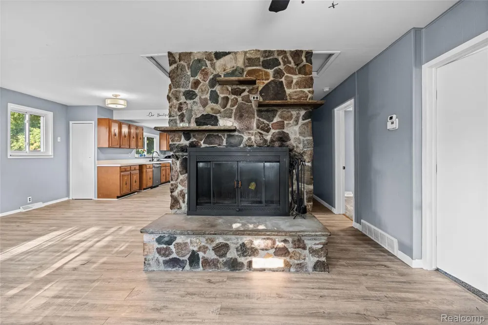 6220 Wertz Springfield Charter Township, MI 48350