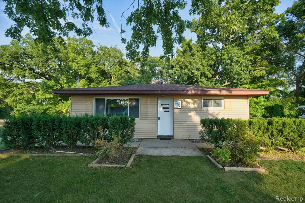 6220 Wertz Springfield Charter Township, MI 48350