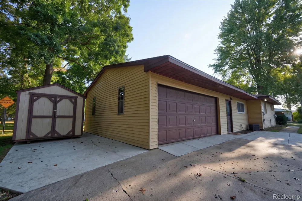 6220 Wertz Springfield Charter Township, MI 48350