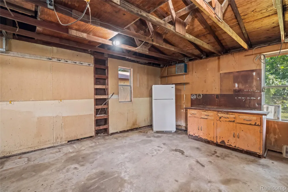 6220 Wertz Springfield Charter Township, MI 48350