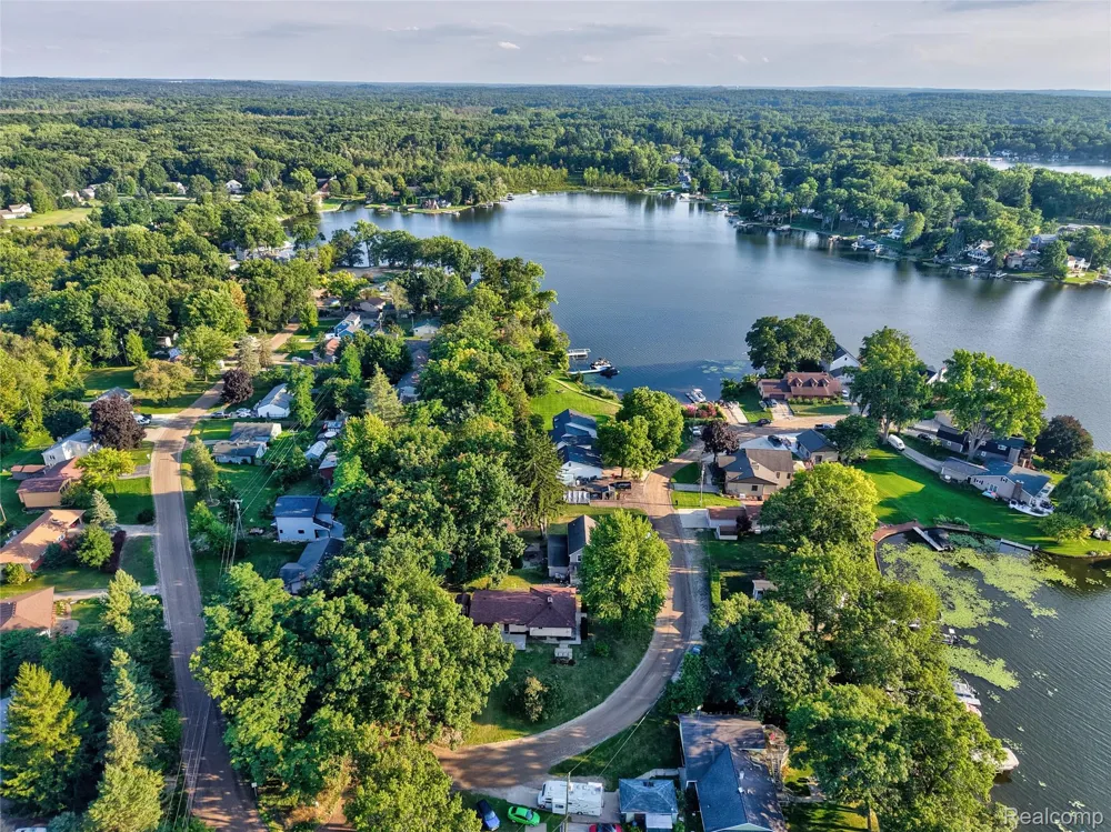 6220 Wertz Springfield Charter Township, MI 48350