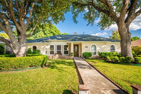 2304 Glen Forest Lane