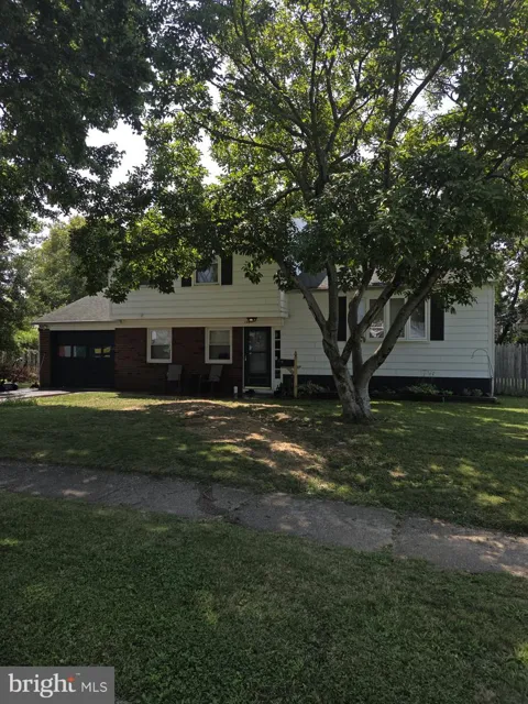 1305 YELLOWSTONE DRIVE