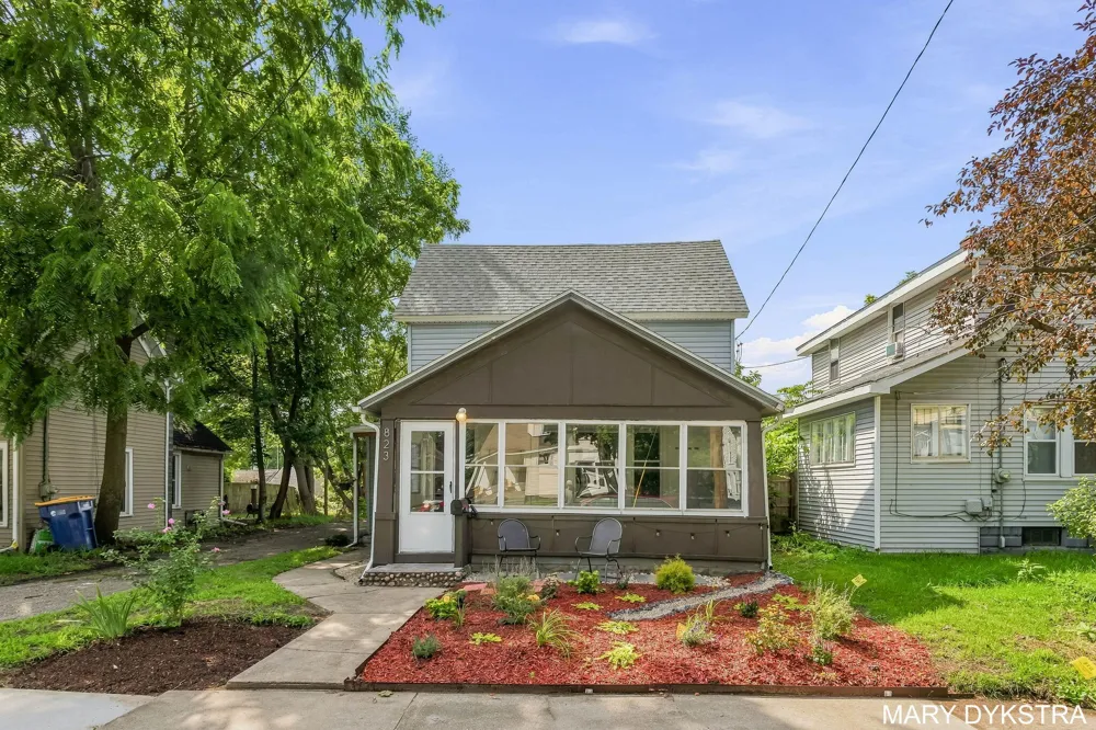 823 Prospect Avenue NE Grand Rapids, MI 49503