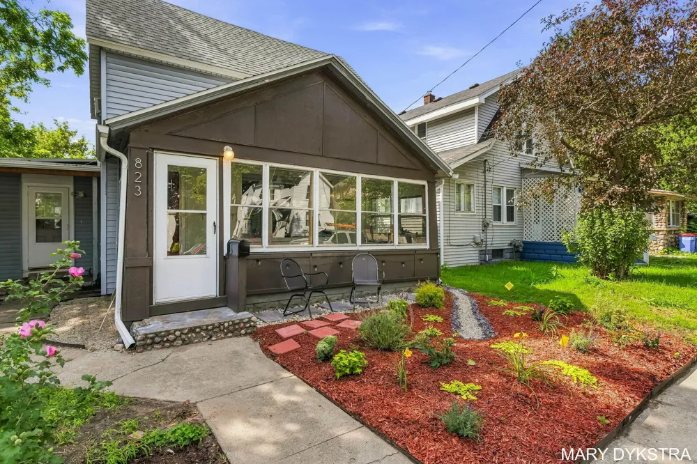 823 Prospect Avenue NE Grand Rapids, MI 49503