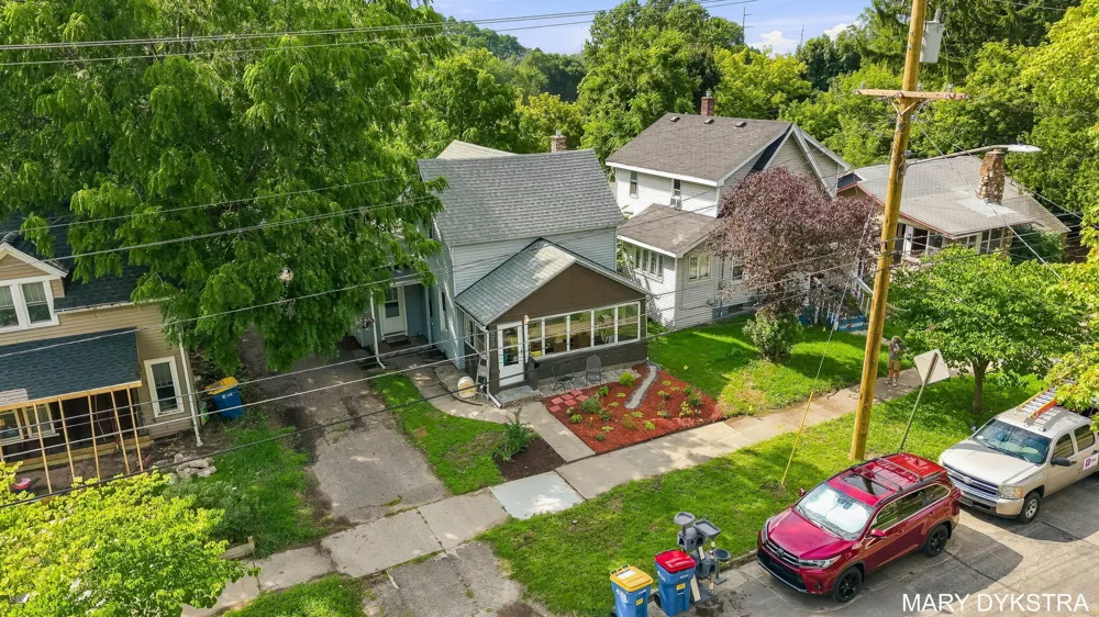 823 Prospect Avenue NE Grand Rapids, MI 49503