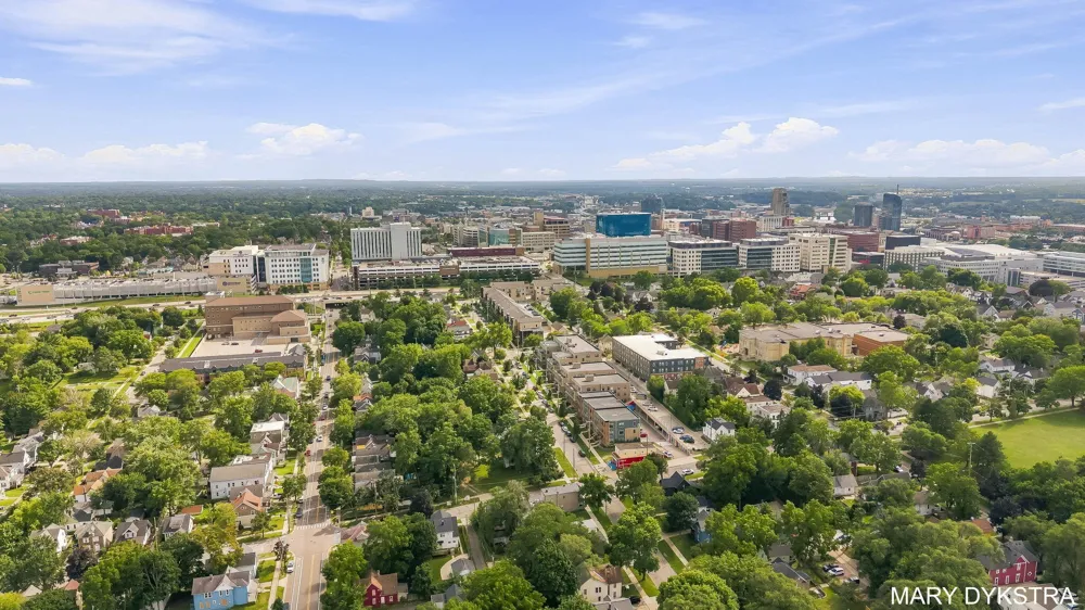 823 Prospect Avenue NE Grand Rapids, MI 49503