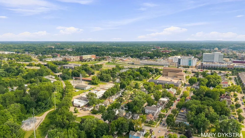 823 Prospect Avenue NE Grand Rapids, MI 49503