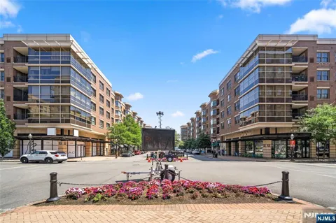 22 Ave At Port Imperial Avenue 428