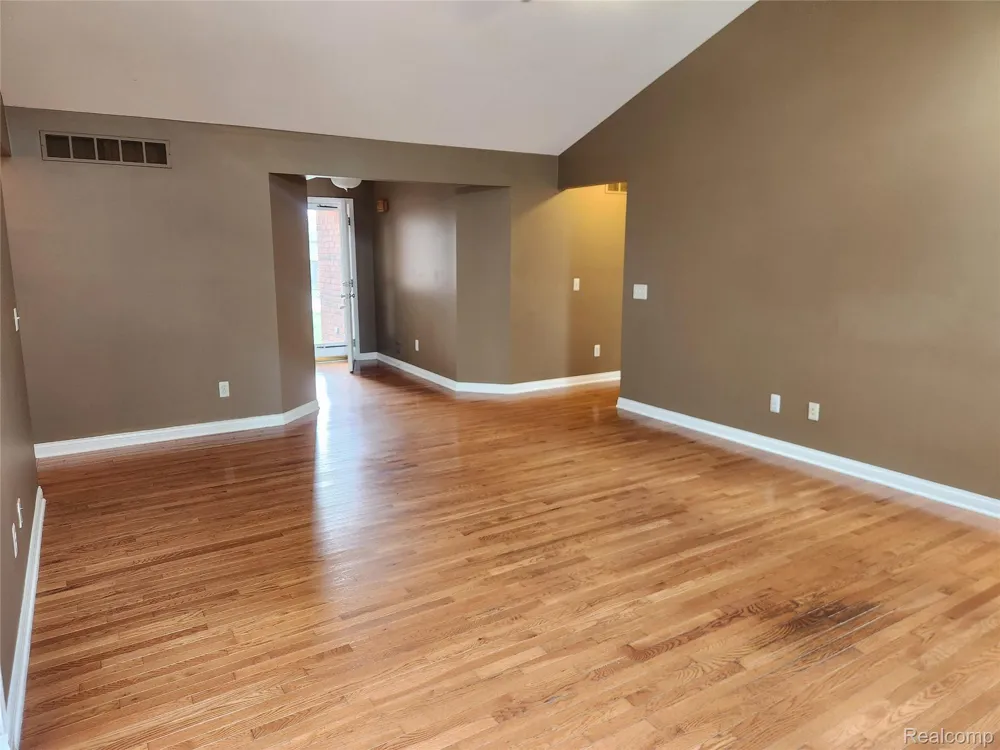 29007 Oakmont Drive Chesterfield Township, MI 48051