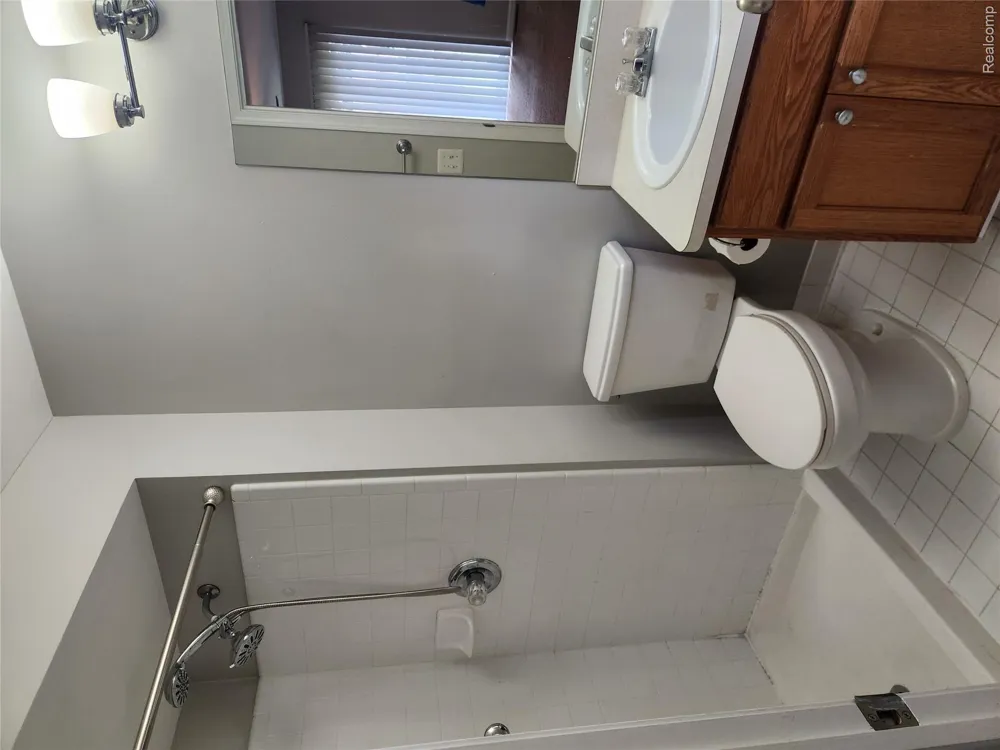 29007 Oakmont Drive Chesterfield Township, MI 48051