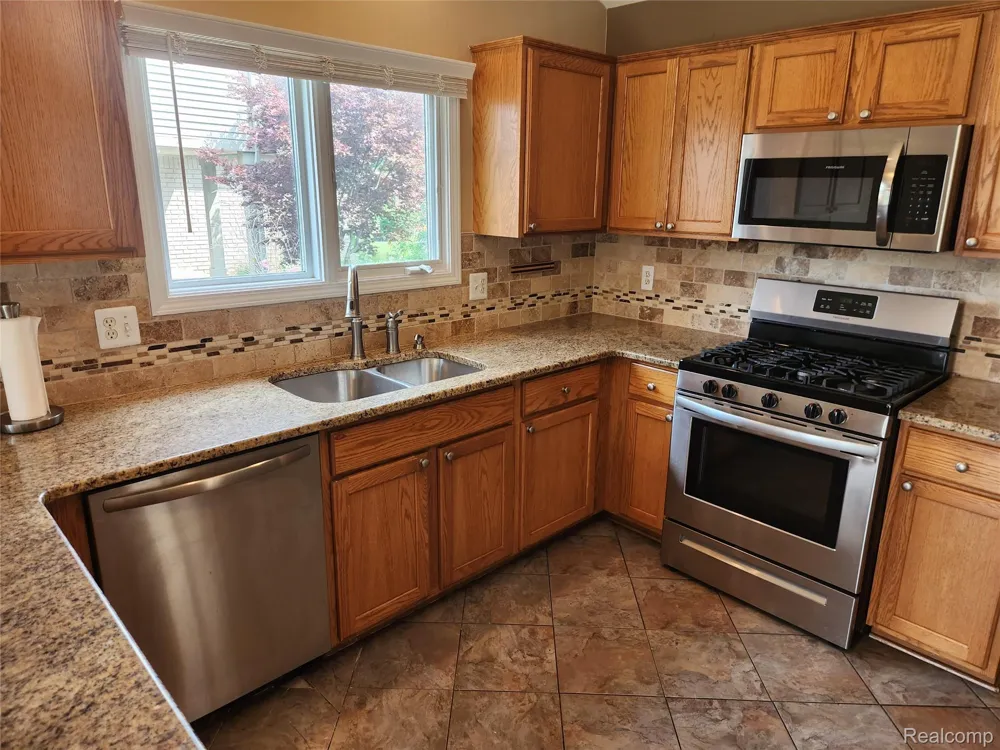 29007 Oakmont Drive Chesterfield Township, MI 48051