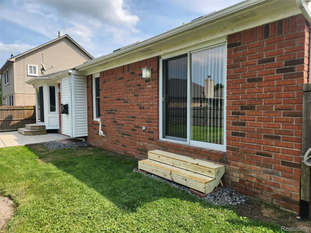29007 Oakmont Drive Chesterfield Township, MI 48051