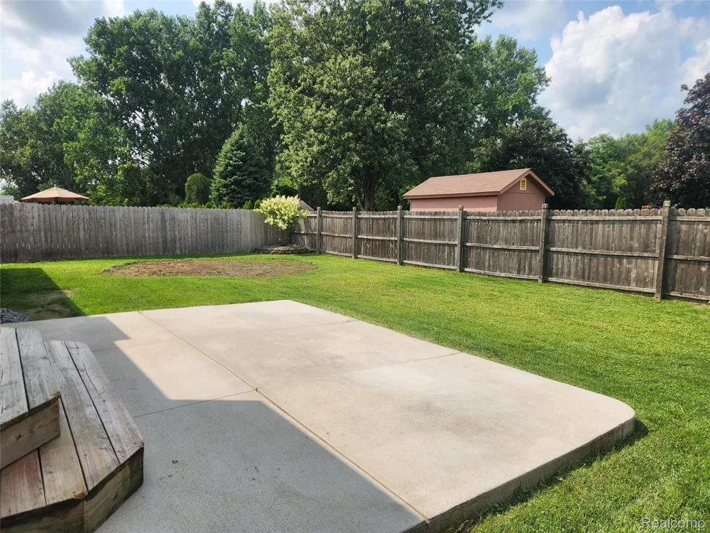 29007 Oakmont Drive Chesterfield Township, MI 48051