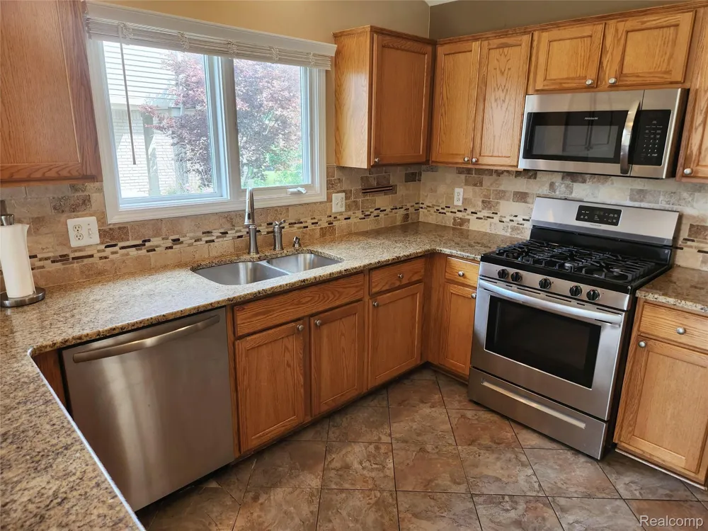 29007 Oakmont Drive Chesterfield Township, MI 48051