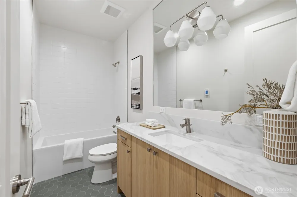 10026 Slater Avenue NE Kirkland, WA 98033