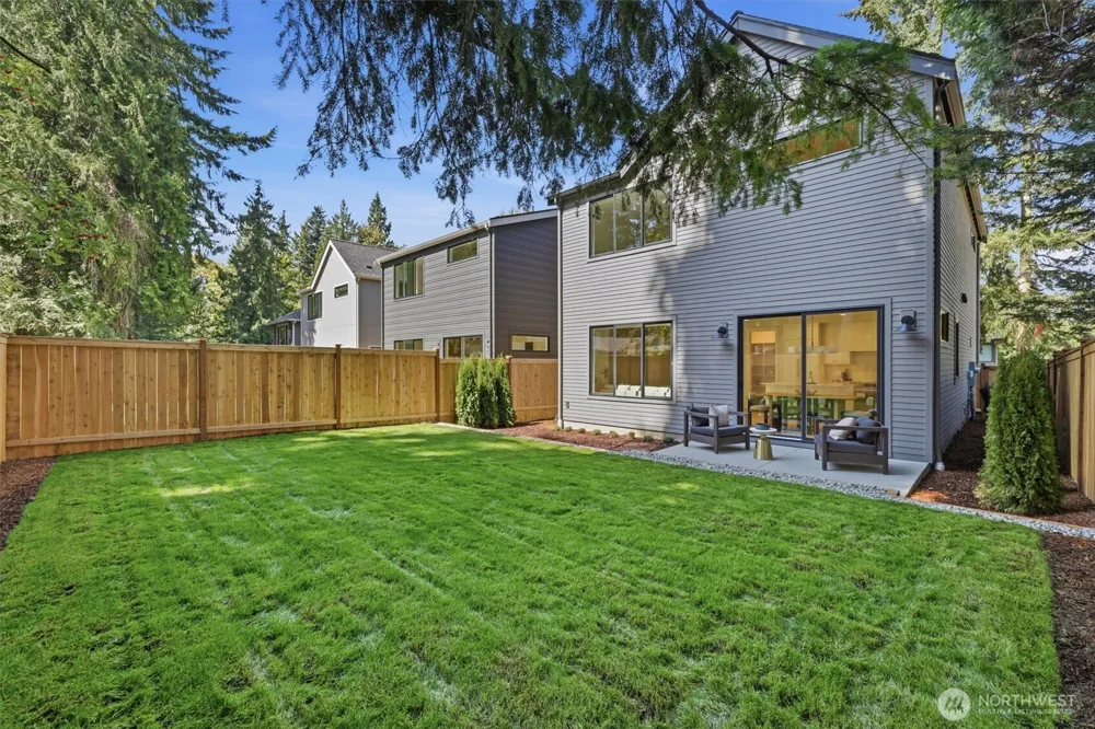 10026 Slater Avenue NE Kirkland, WA 98033