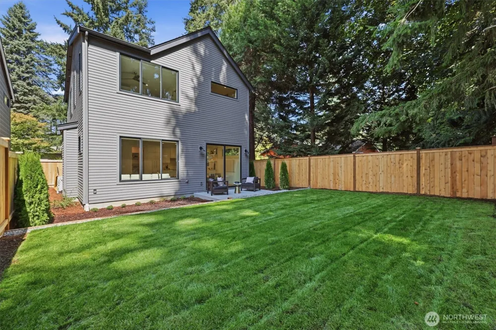 10026 Slater Avenue NE Kirkland, WA 98033