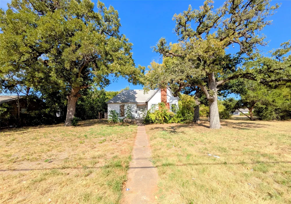 1723 Haltom Road Haltom City, TX 76117