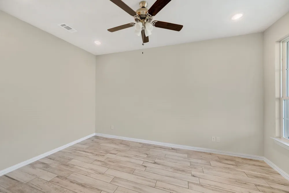 107 Red Cliff Court Rhome, TX 76078