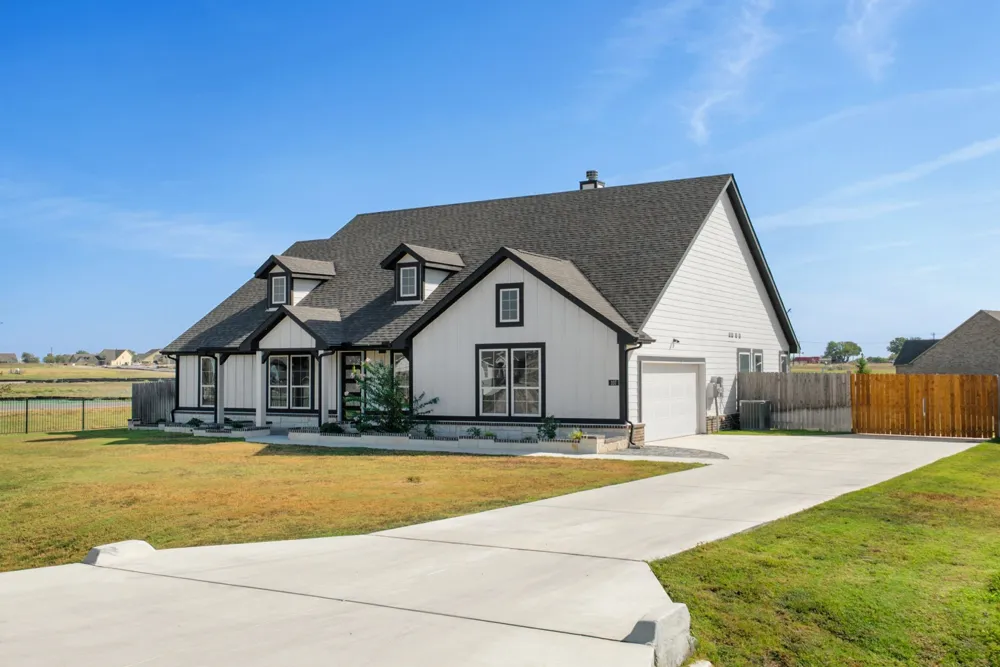 107 Red Cliff Court Rhome, TX 76078